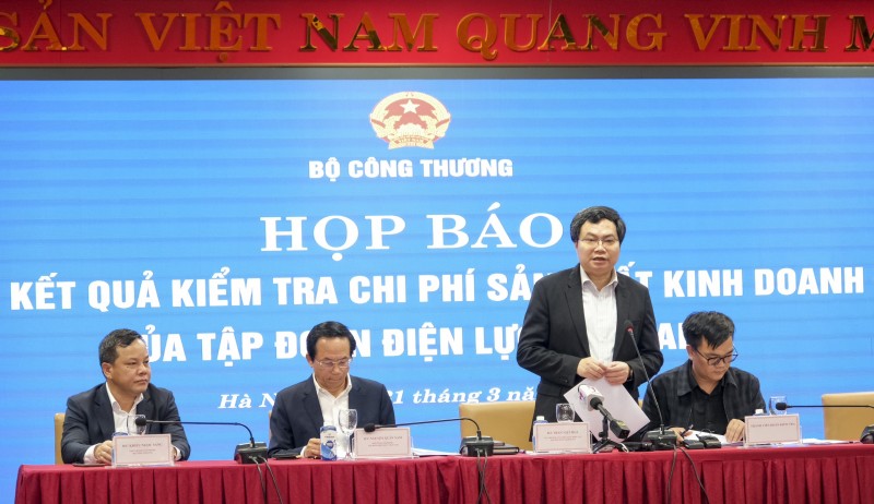 Họp báo thông báo kết quả kinh doanh
