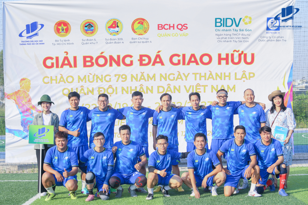 Giải đá bóng giao hữu