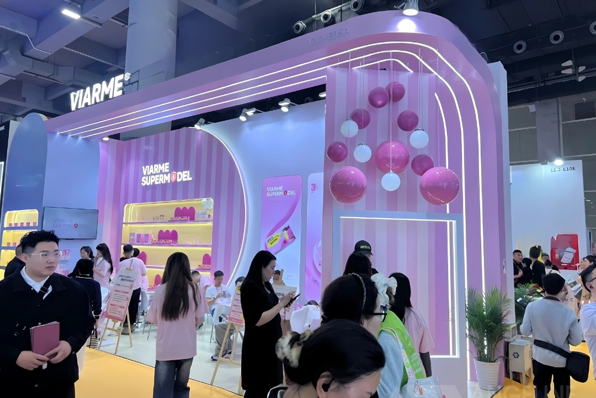 Gian hàng triển lãm mỹ phẩm