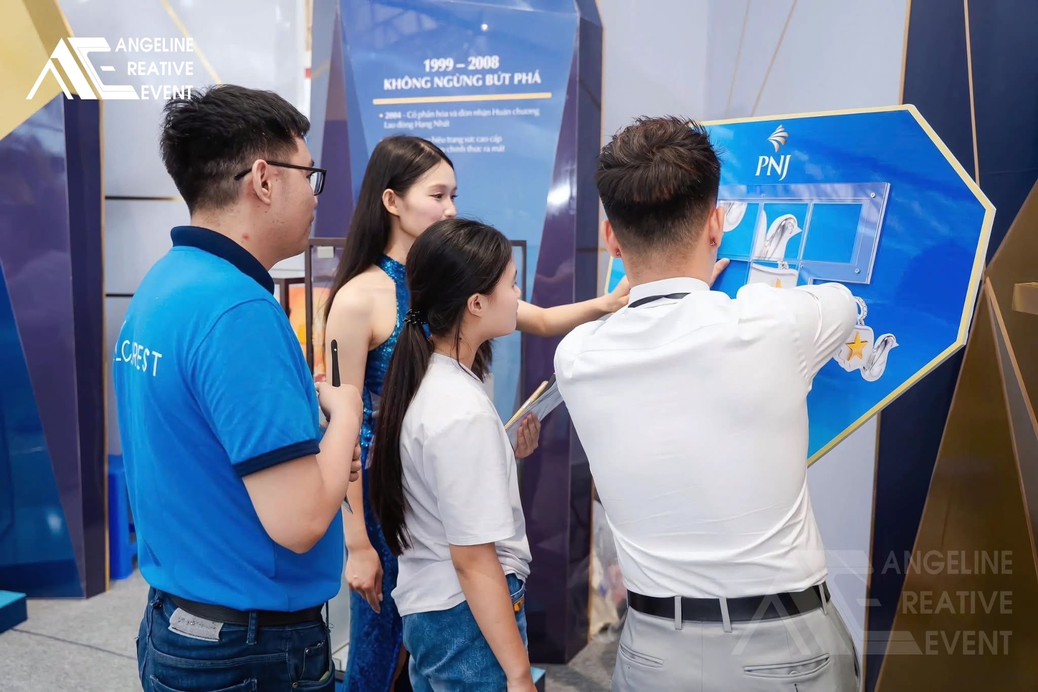 Gian hàng triển lãm PNJ
