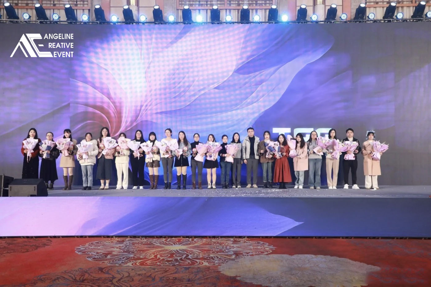 Sự kiện khen thưởng và vinh danh nhân viên xuất sắc
