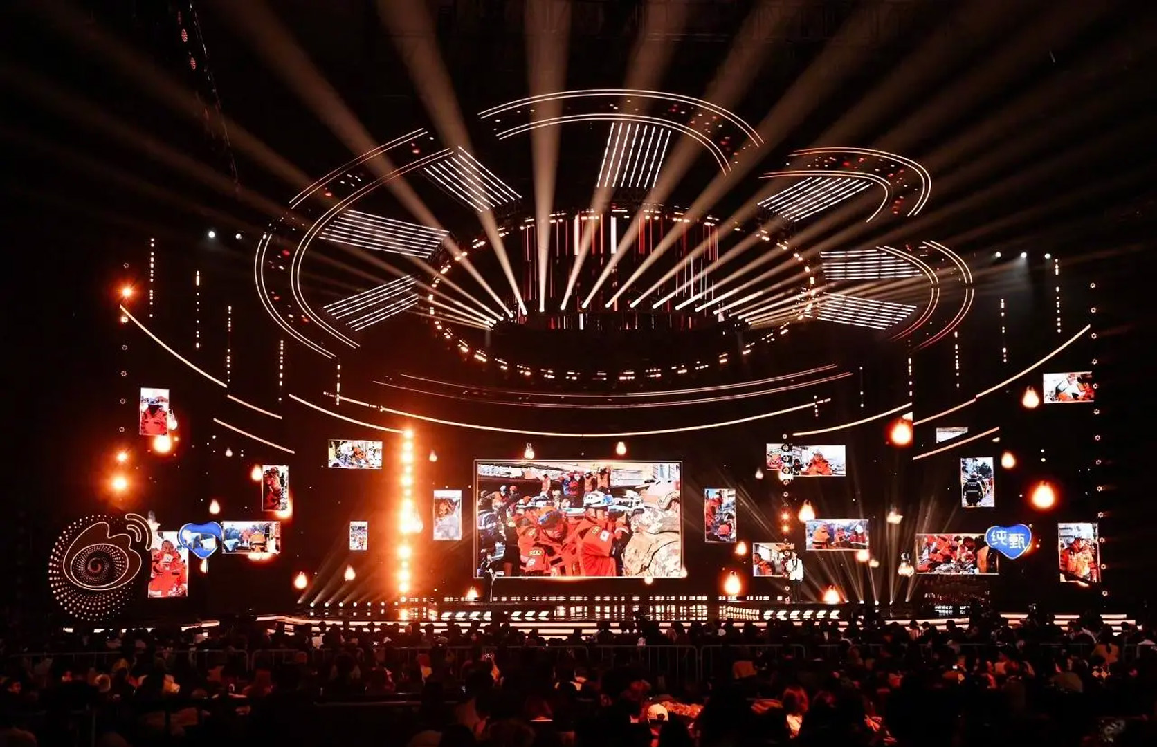 Sân khấu Awards Night vinh danh nhân sự trong tiệc cuối năm công ty
